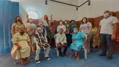 Photo of Mestres da cultura popular são os primeiros idosos a serem vacinados contra a COVID – 19 em Barbalha