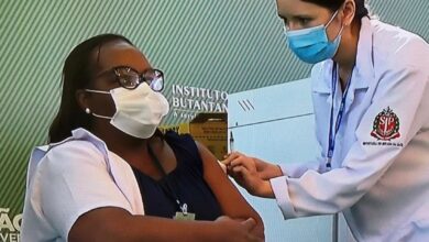 Photo of Enfermeira de São Paulo é a primeira pessoa vacinada contra Covid-19 no Brasil