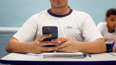 Photo of Câmara aprova projeto que restringe uso de celular em escolas